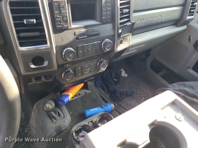 image for item MJ9427 2017 Ford F250 Super Duty XLT  Crew Cab pickup truck