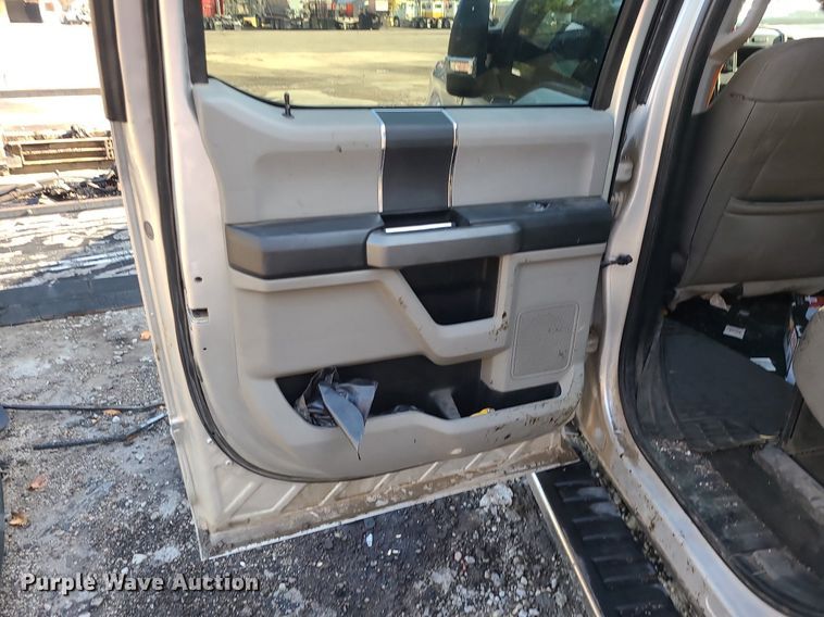 image for item MJ9427 2017 Ford F250 Super Duty XLT  Crew Cab pickup truck