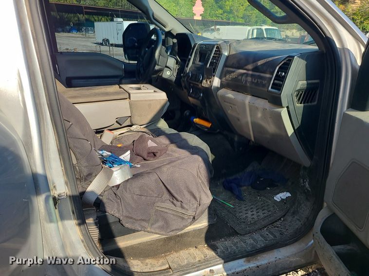 image for item MJ9427 2017 Ford F250 Super Duty XLT  Crew Cab pickup truck