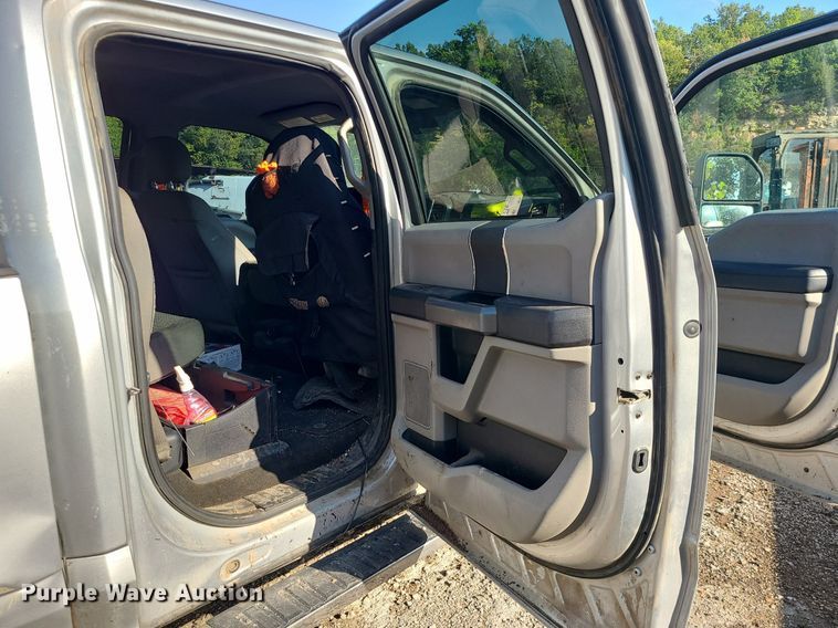 image for item MJ9427 2017 Ford F250 Super Duty XLT  Crew Cab pickup truck