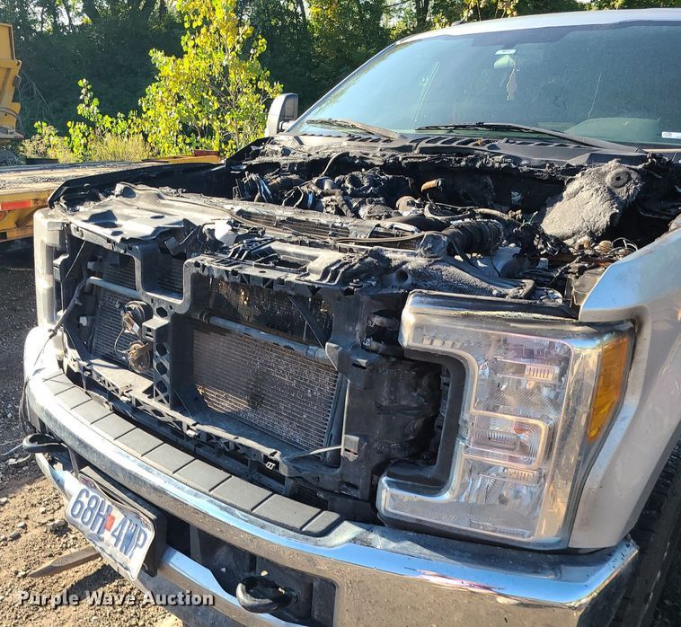 image for item MJ9427 2017 Ford F250 Super Duty XLT  Crew Cab pickup truck