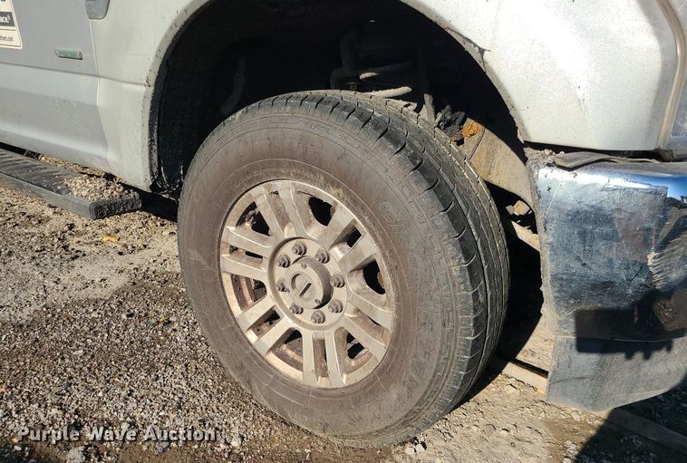 image for item MJ9427 2017 Ford F250 Super Duty XLT  Crew Cab pickup truck