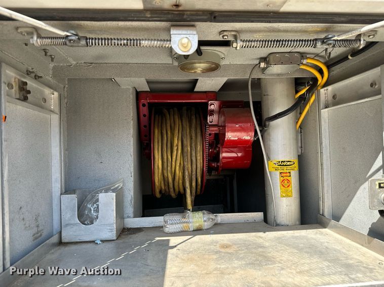 image for item ML9108 1985 Mack MC686FC  rescue vehicle