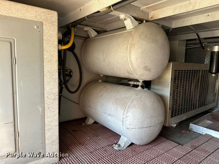 image for item ML9108 1985 Mack MC686FC  rescue vehicle