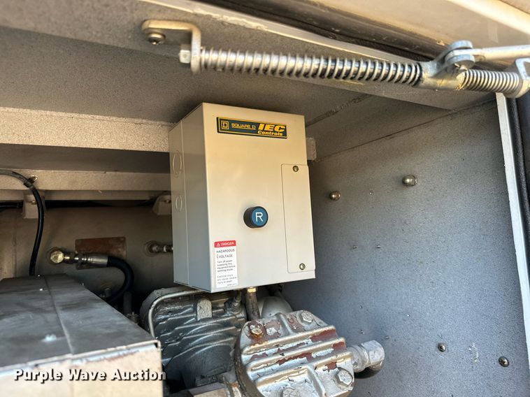 image for item ML9108 1985 Mack MC686FC  rescue vehicle