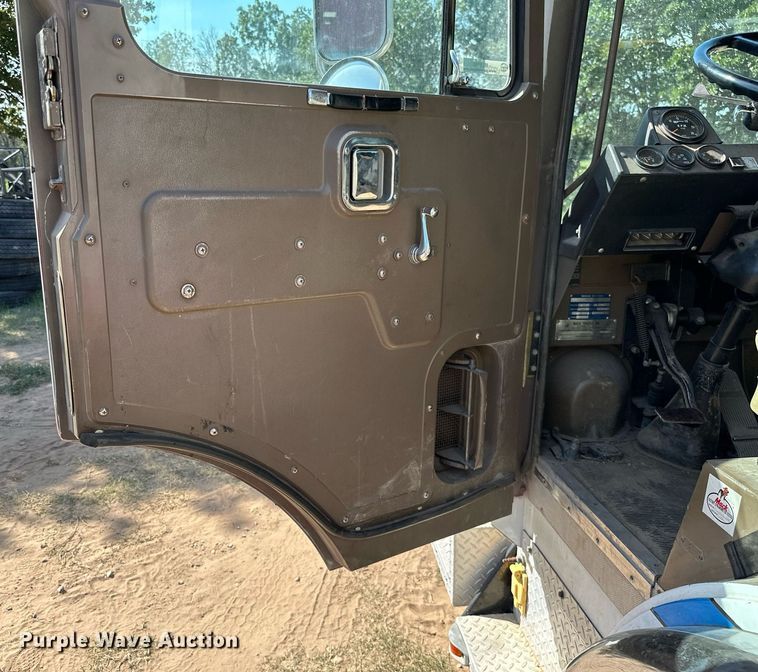 image for item ML9108 1985 Mack MC686FC  rescue vehicle