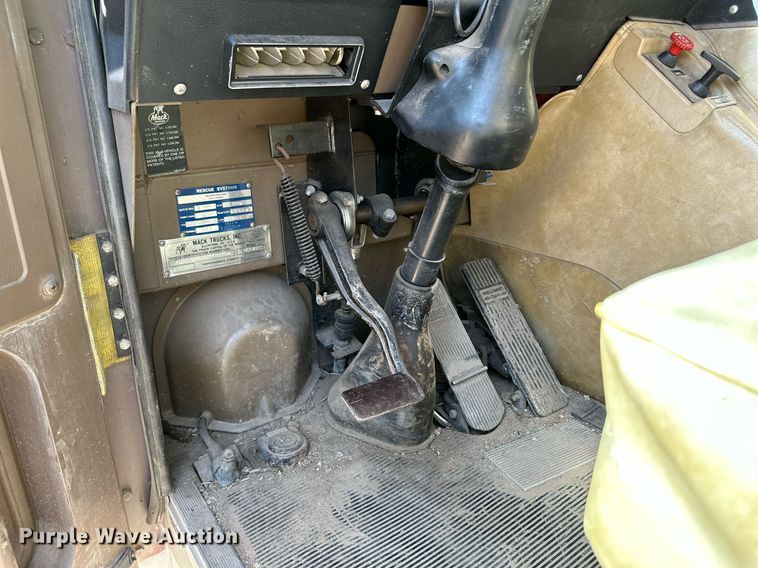 image for item ML9108 1985 Mack MC686FC  rescue vehicle