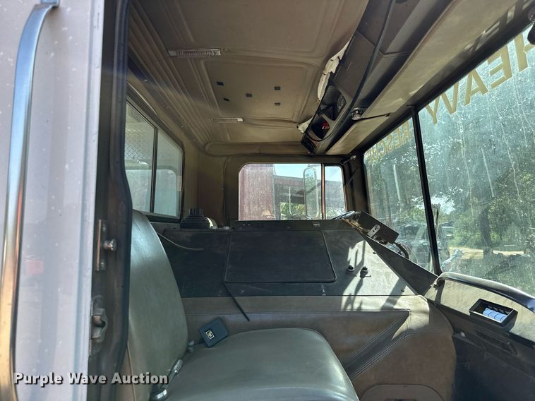 image for item ML9108 1985 Mack MC686FC  rescue vehicle