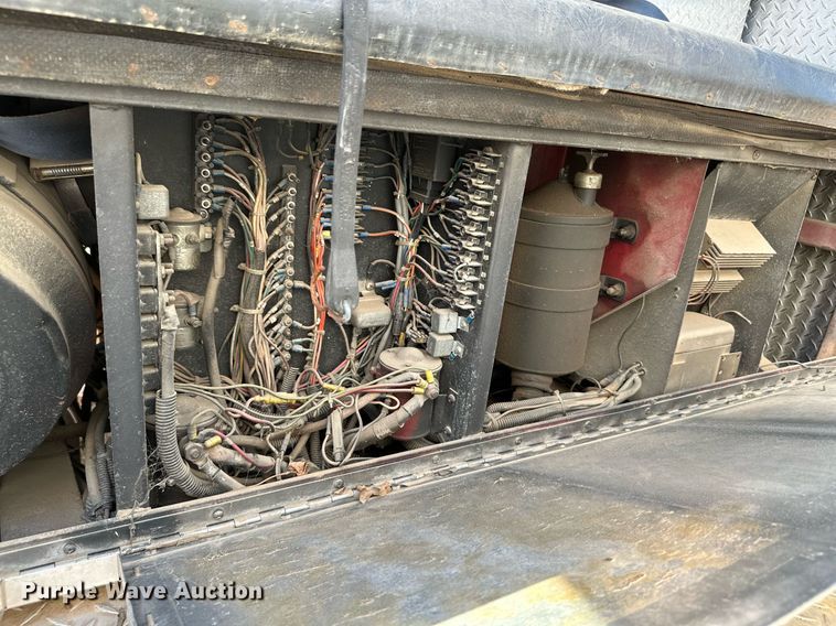 image for item ML9108 1985 Mack MC686FC  rescue vehicle