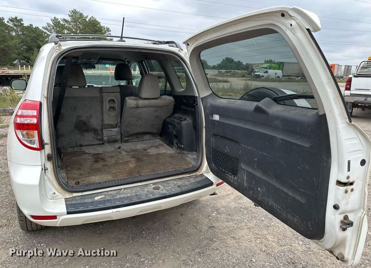 image for item MQ9401 2012 Toyota RAV4  SUV