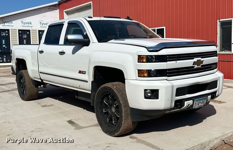 image for item MQ9437 2015 Chevrolet Silverado 2500  Crew Cab pickup truck