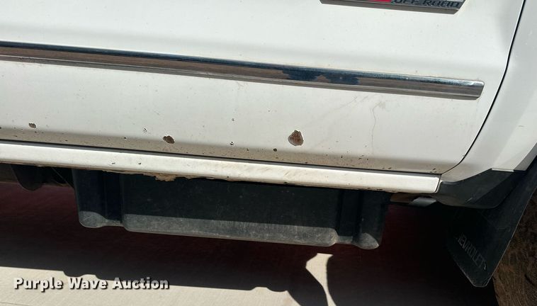 image for item MQ9437 2015 Chevrolet Silverado 2500  Crew Cab pickup truck