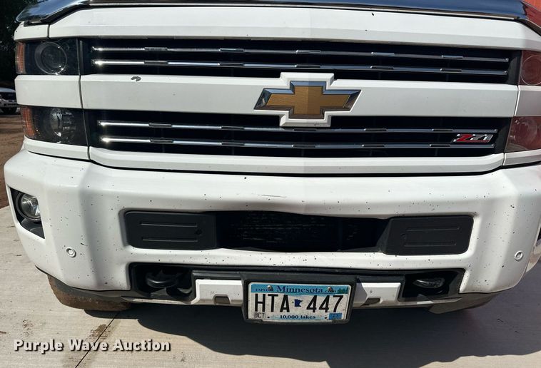 image for item MQ9437 2015 Chevrolet Silverado 2500  Crew Cab pickup truck