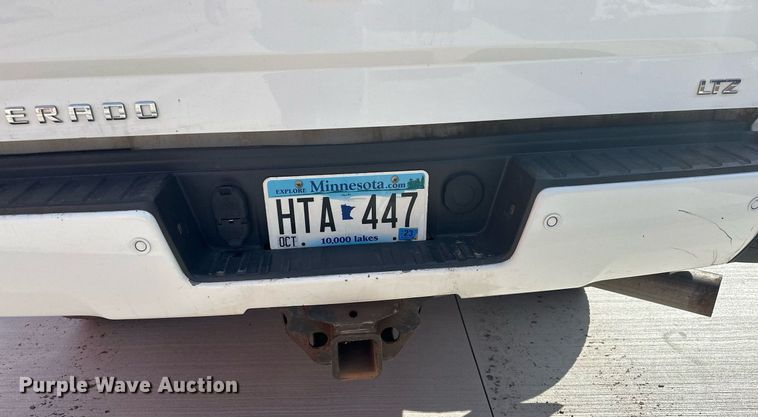 image for item MQ9437 2015 Chevrolet Silverado 2500  Crew Cab pickup truck