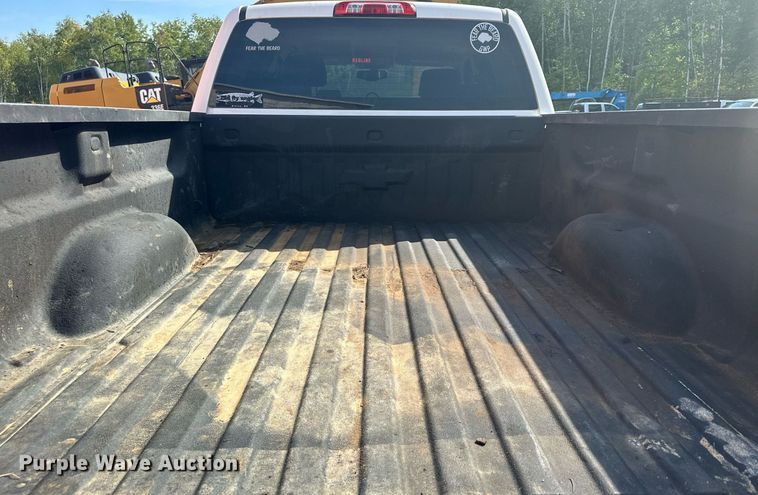 image for item MQ9437 2015 Chevrolet Silverado 2500  Crew Cab pickup truck