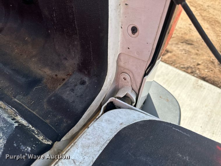 image for item MQ9437 2015 Chevrolet Silverado 2500  Crew Cab pickup truck