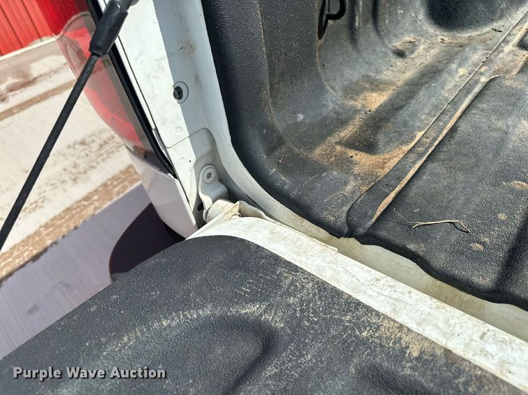 image for item MQ9437 2015 Chevrolet Silverado 2500  Crew Cab pickup truck