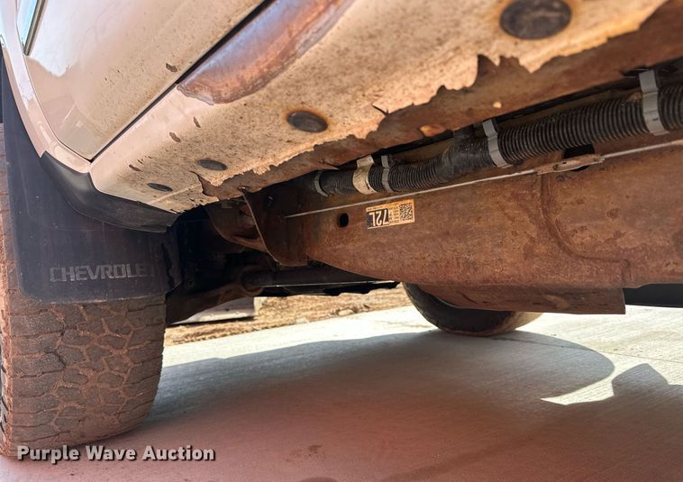 image for item MQ9437 2015 Chevrolet Silverado 2500  Crew Cab pickup truck