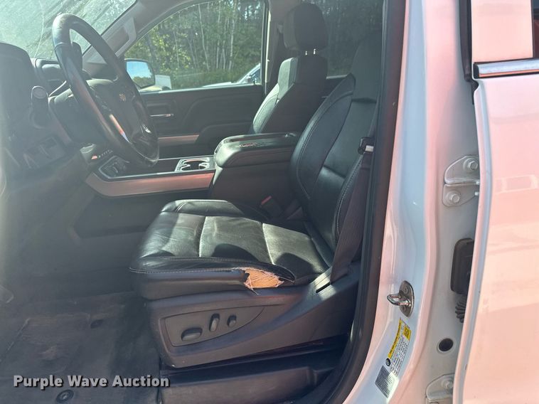 image for item MQ9437 2015 Chevrolet Silverado 2500  Crew Cab pickup truck