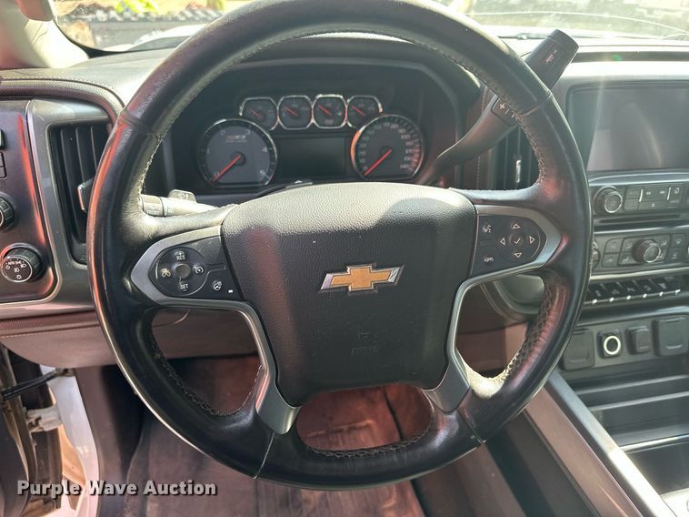 image for item MQ9437 2015 Chevrolet Silverado 2500  Crew Cab pickup truck