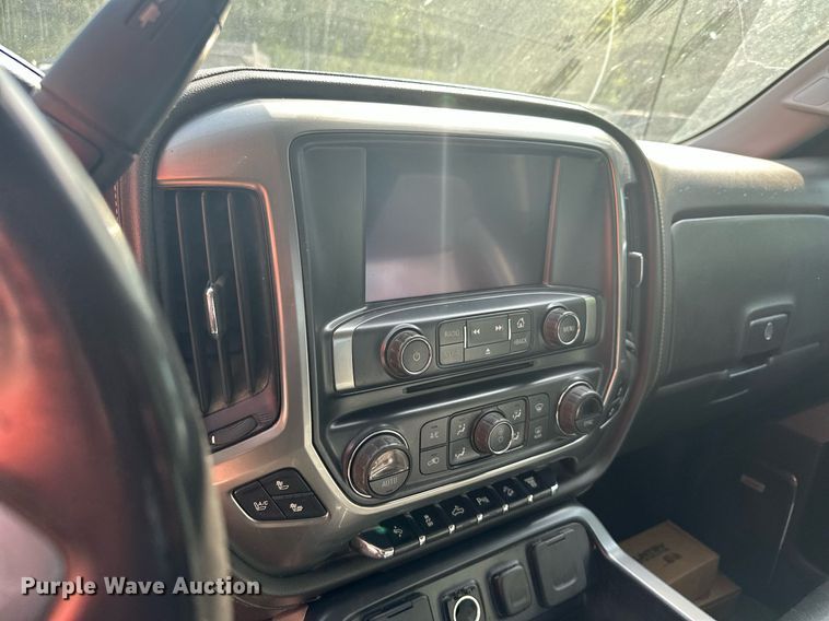 image for item MQ9437 2015 Chevrolet Silverado 2500  Crew Cab pickup truck