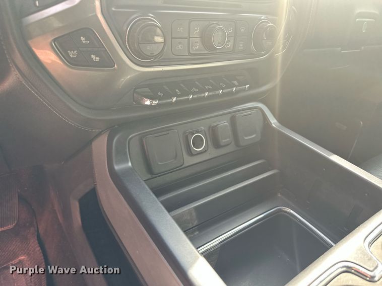 image for item MQ9437 2015 Chevrolet Silverado 2500  Crew Cab pickup truck