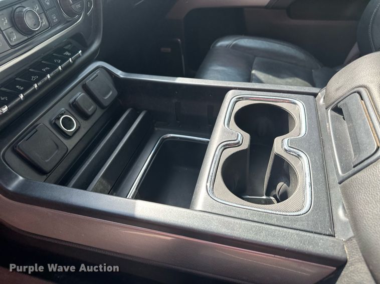 image for item MQ9437 2015 Chevrolet Silverado 2500  Crew Cab pickup truck