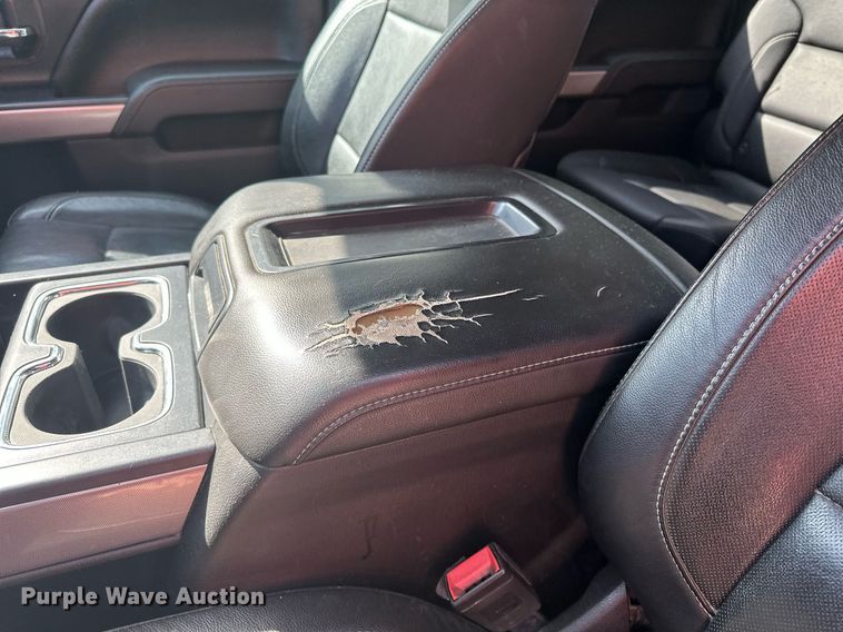 image for item MQ9437 2015 Chevrolet Silverado 2500  Crew Cab pickup truck