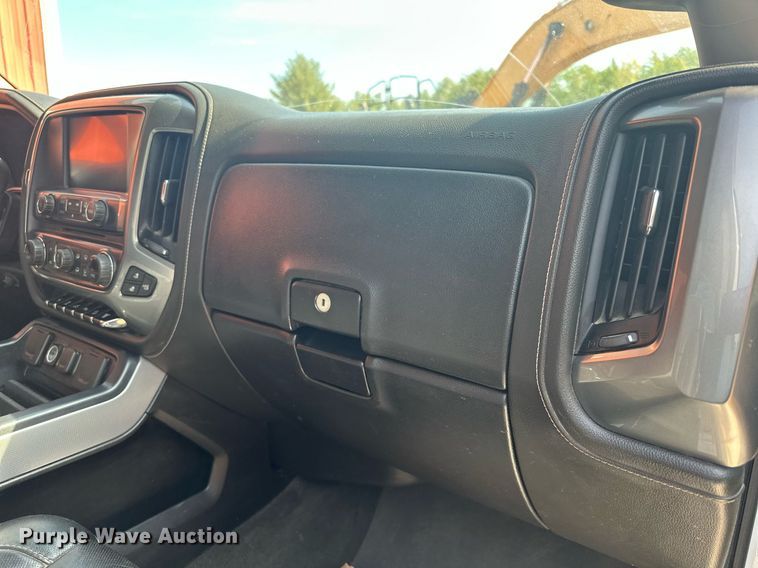 image for item MQ9437 2015 Chevrolet Silverado 2500  Crew Cab pickup truck