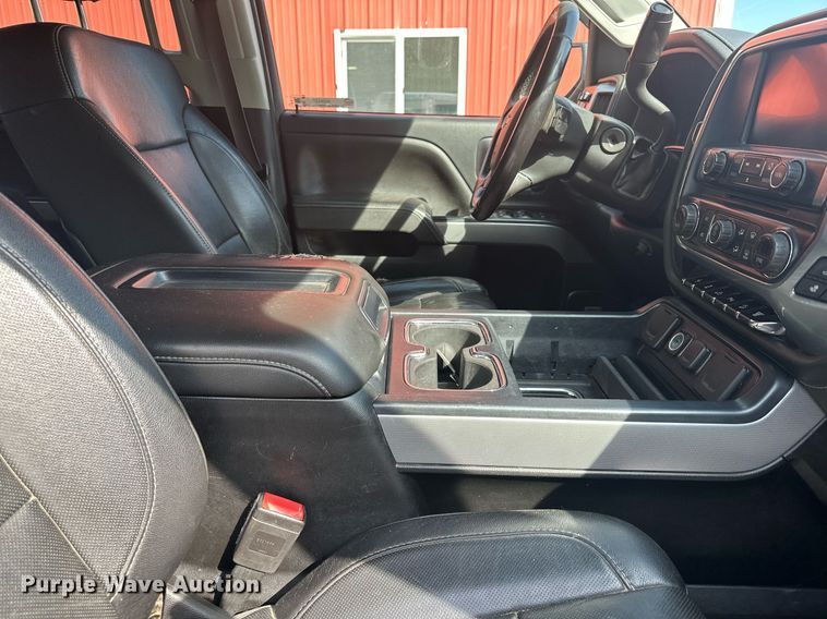 image for item MQ9437 2015 Chevrolet Silverado 2500  Crew Cab pickup truck