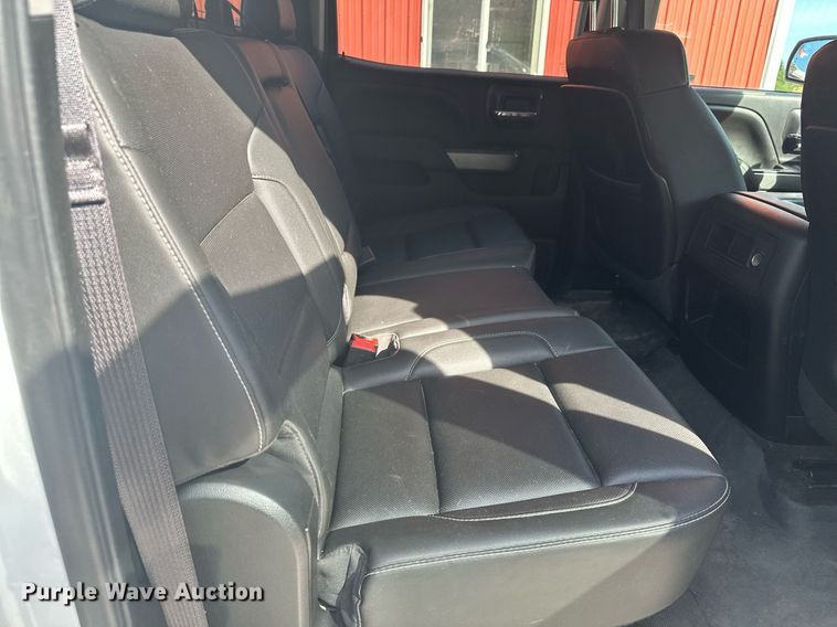 image for item MQ9437 2015 Chevrolet Silverado 2500  Crew Cab pickup truck