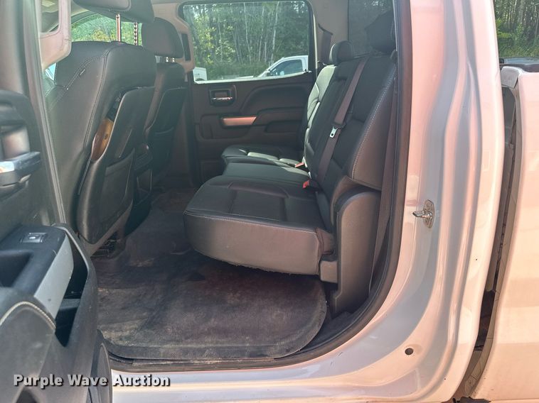 image for item MQ9437 2015 Chevrolet Silverado 2500  Crew Cab pickup truck