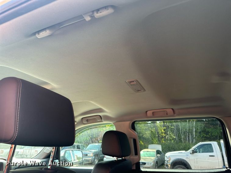 image for item MQ9437 2015 Chevrolet Silverado 2500  Crew Cab pickup truck