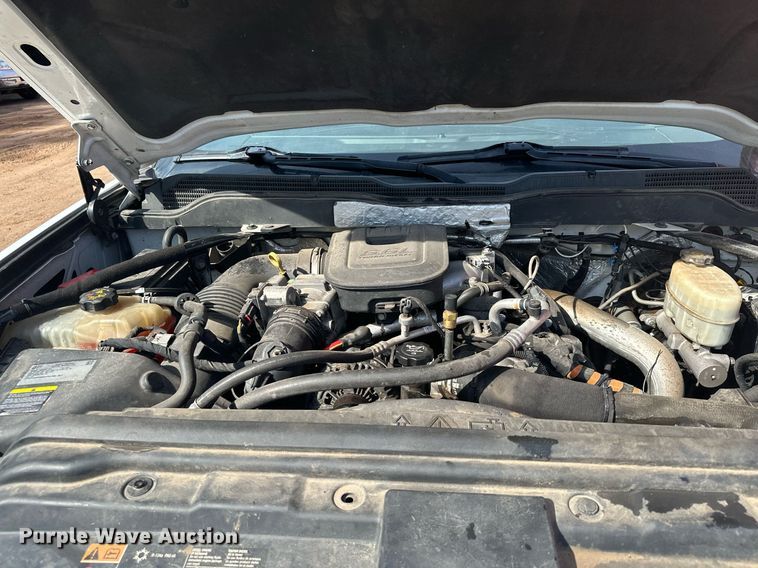 image for item MQ9437 2015 Chevrolet Silverado 2500  Crew Cab pickup truck