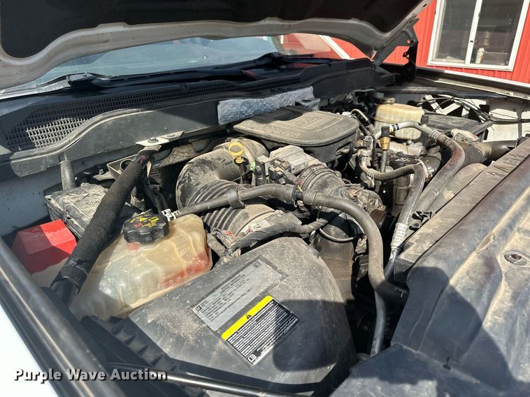 image for item MQ9437 2015 Chevrolet Silverado 2500  Crew Cab pickup truck