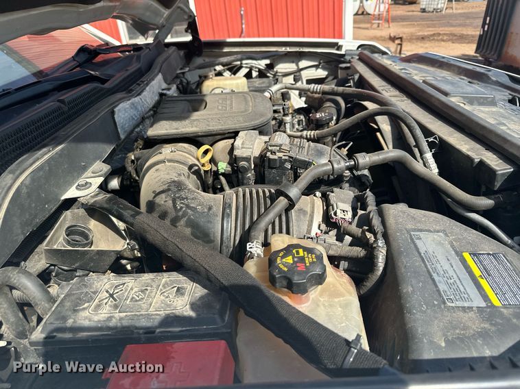 image for item MQ9437 2015 Chevrolet Silverado 2500  Crew Cab pickup truck