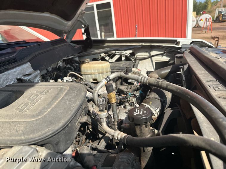 image for item MQ9437 2015 Chevrolet Silverado 2500  Crew Cab pickup truck