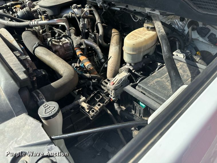 image for item MQ9437 2015 Chevrolet Silverado 2500  Crew Cab pickup truck