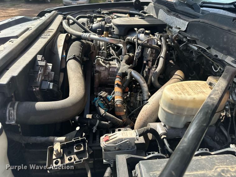 image for item MQ9437 2015 Chevrolet Silverado 2500  Crew Cab pickup truck