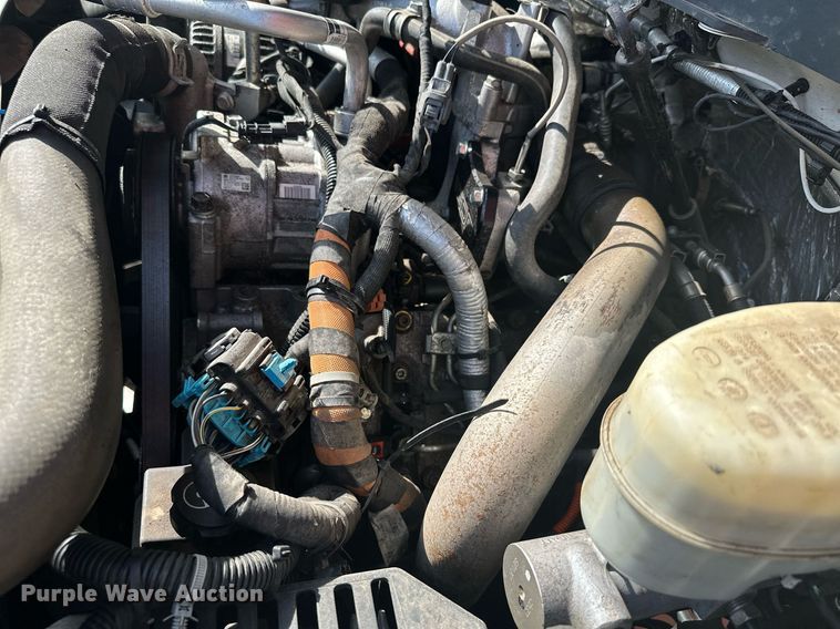 image for item MQ9437 2015 Chevrolet Silverado 2500  Crew Cab pickup truck