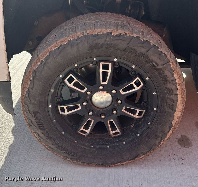 image for item MQ9437 2015 Chevrolet Silverado 2500  Crew Cab pickup truck