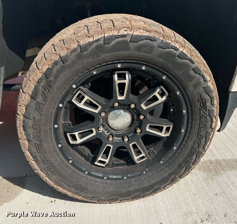 image for item MQ9437 2015 Chevrolet Silverado 2500  Crew Cab pickup truck