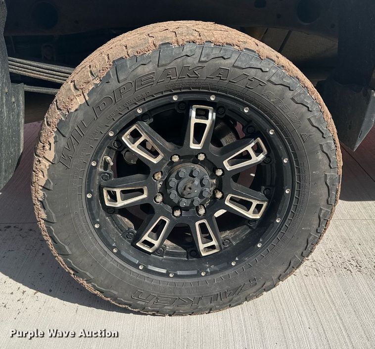 image for item MQ9437 2015 Chevrolet Silverado 2500  Crew Cab pickup truck