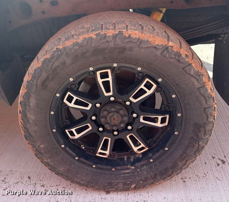 image for item MQ9437 2015 Chevrolet Silverado 2500  Crew Cab pickup truck