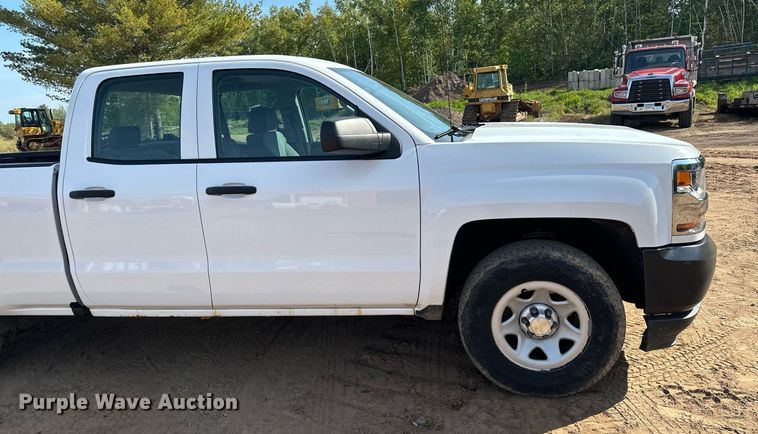 image for item MQ9438 2016 Chevrolet Silverado 1500  Double Cab pickup truck