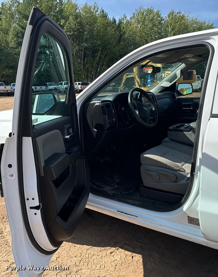 image for item MQ9438 2016 Chevrolet Silverado 1500  Double Cab pickup truck