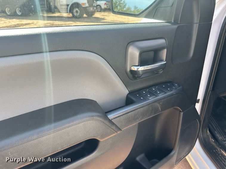 image for item MQ9438 2016 Chevrolet Silverado 1500  Double Cab pickup truck