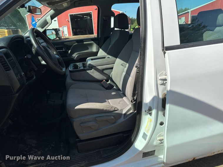 image for item MQ9438 2016 Chevrolet Silverado 1500  Double Cab pickup truck