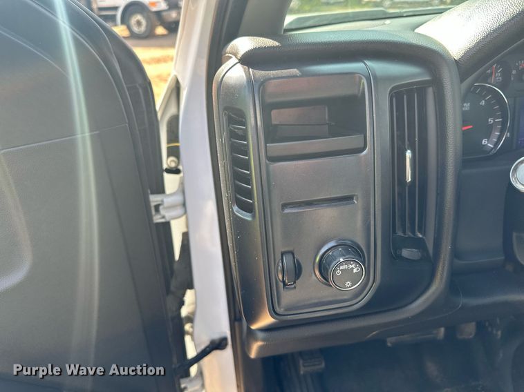 image for item MQ9438 2016 Chevrolet Silverado 1500  Double Cab pickup truck