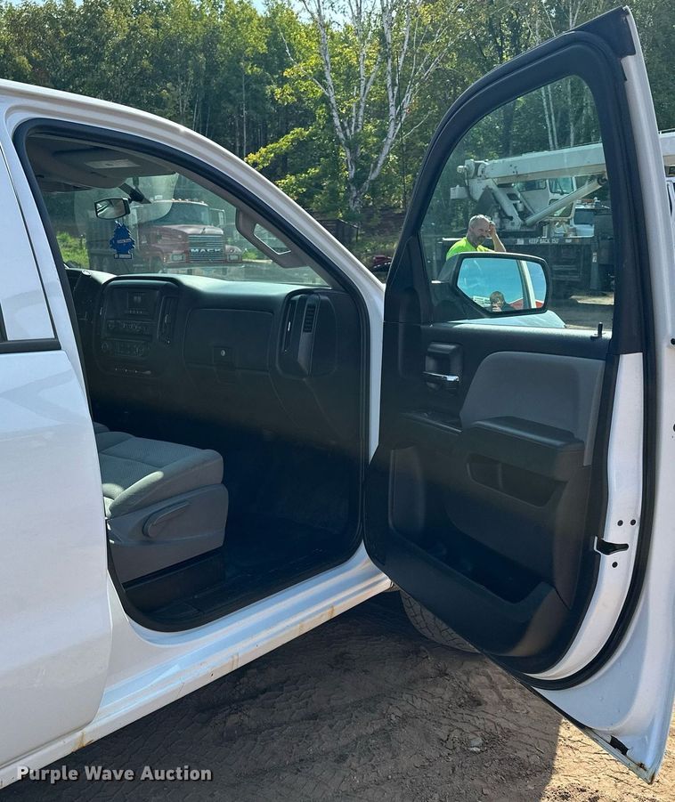 image for item MQ9438 2016 Chevrolet Silverado 1500  Double Cab pickup truck